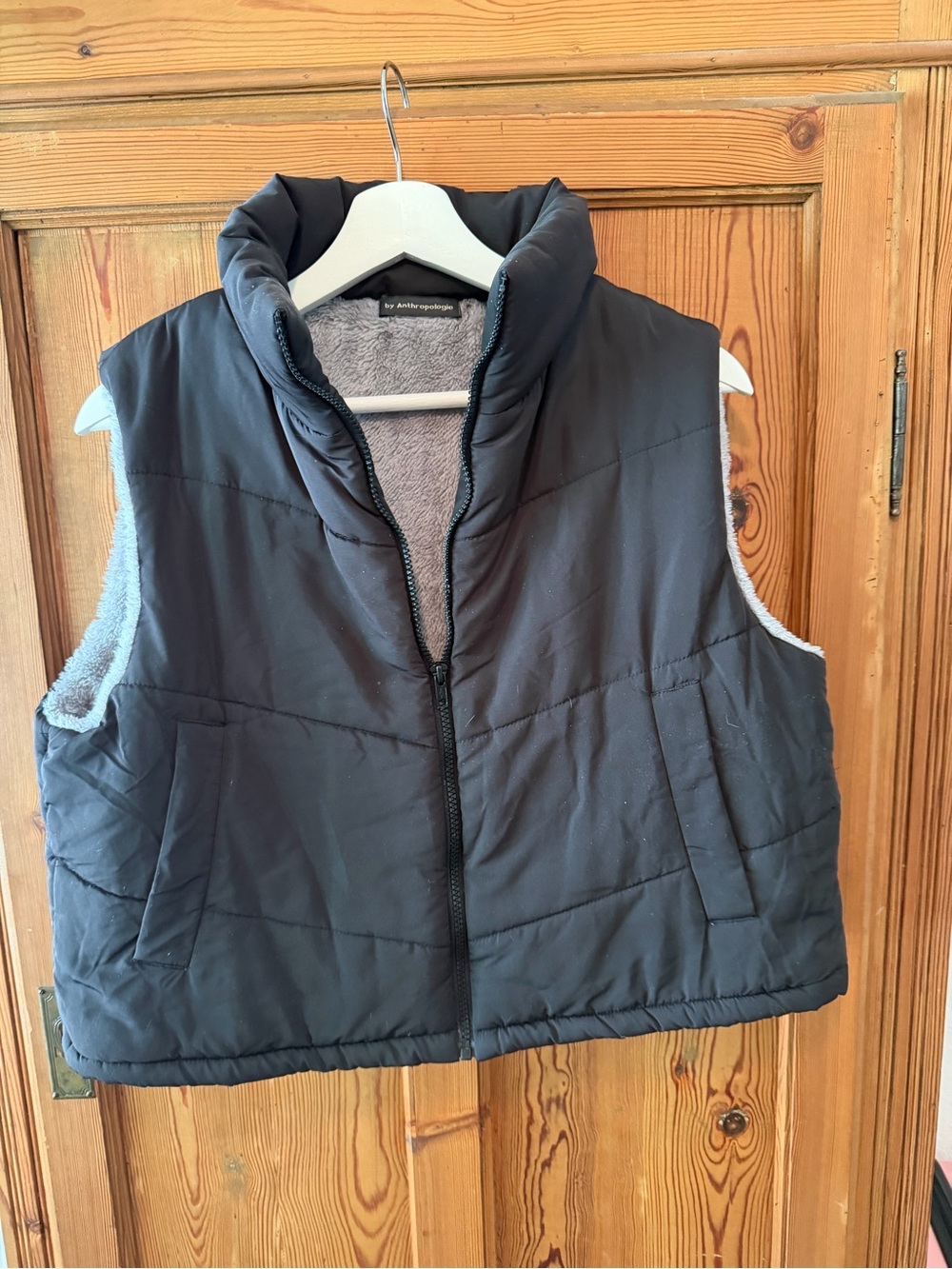 Women’s cropped Puffer Vest - Black -
